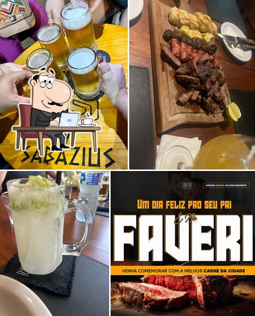 Sente em uma das mesas no Restaurante e Açougue Faveri Carnes & Cia