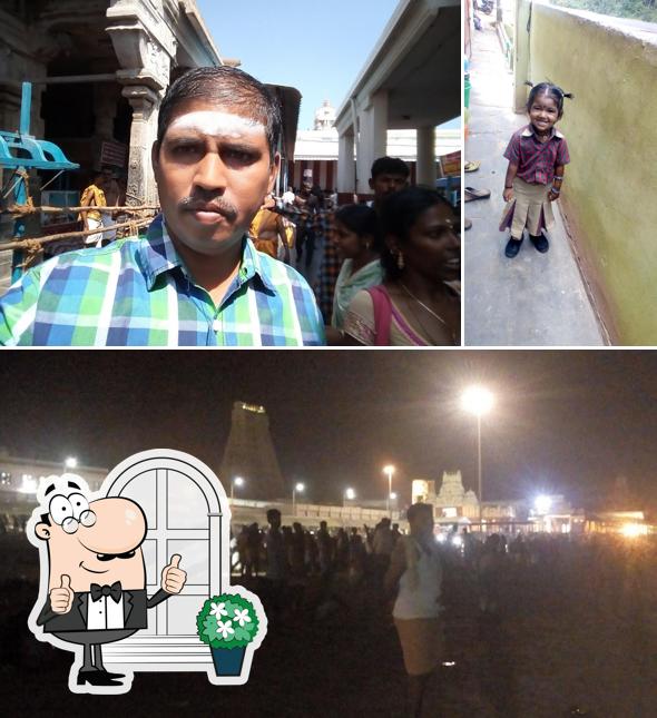 The exterior of Amutham Tea stall tiffen centre