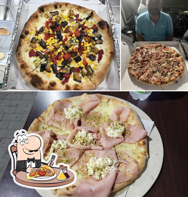 Ordina tra le svariate varianti di pizza