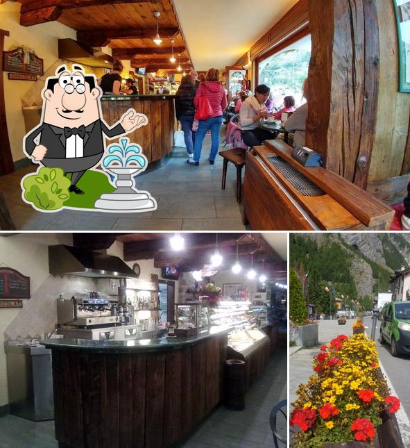 La foto di esterno e bancone da bar da Chocolat Collomb - La miglior CIOCCOLATERIA, pasticceria, gelateria, cioccolatini artigianali e aperitivi in Val d'Aosta
