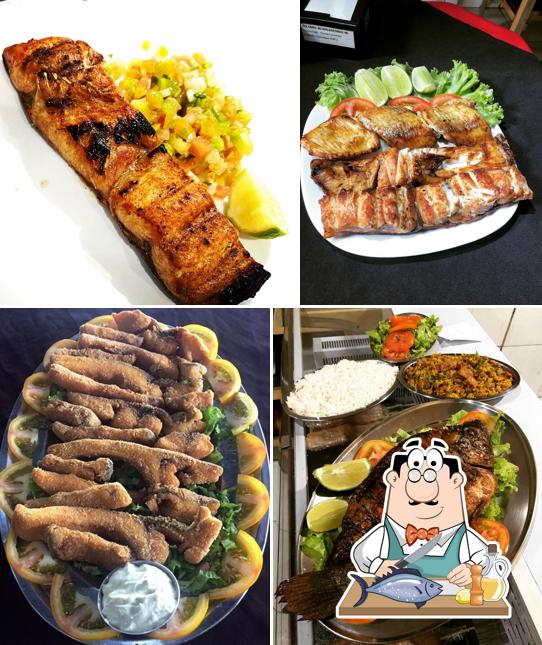 Salmão grelhado em Espetão Quiosque bar restaurante (peixes-de-agua-dôce))