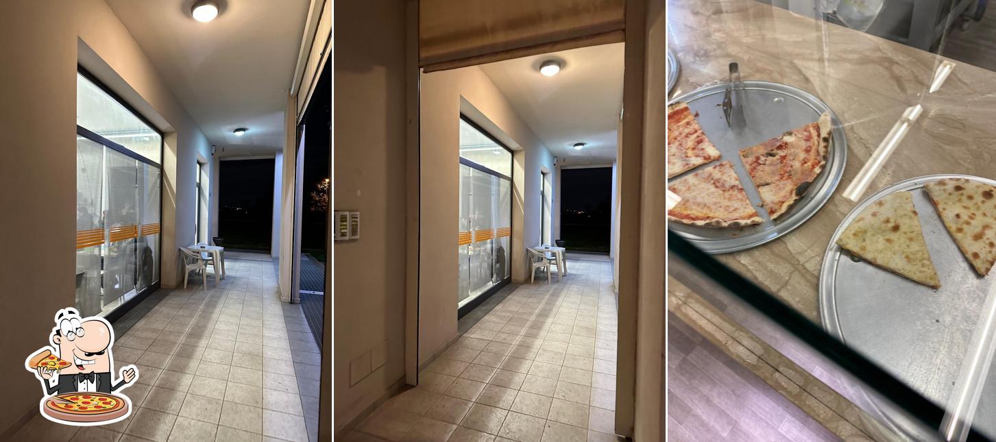 A Pizzeria La Piazzetta, puoi goderti una bella pizza