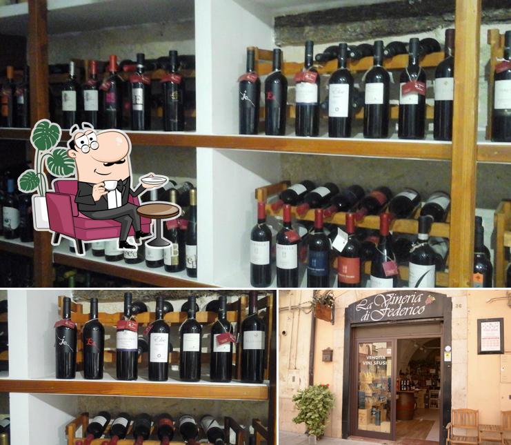 Siediti a un tavolo di Enoteca La Vineria di Federico