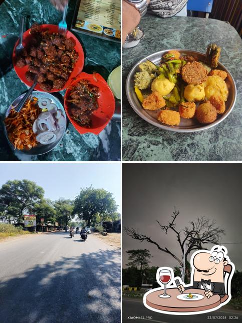 Among various things one can find food and exterior at Samarth Corner (Famous Pattarveli Bhajiya)