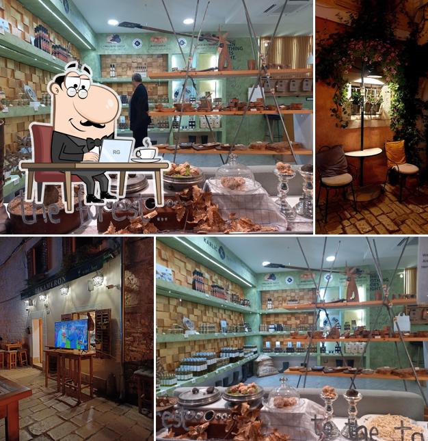 Siediti a un tavolo di Dekameron Wine Bar