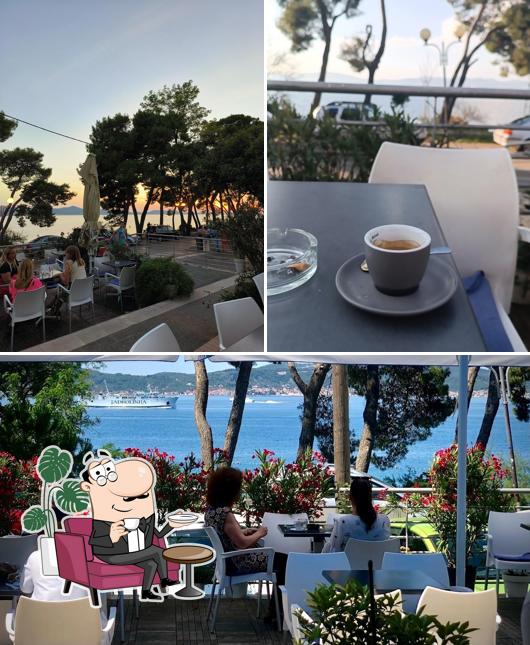 Siediti a un tavolo di Daloro