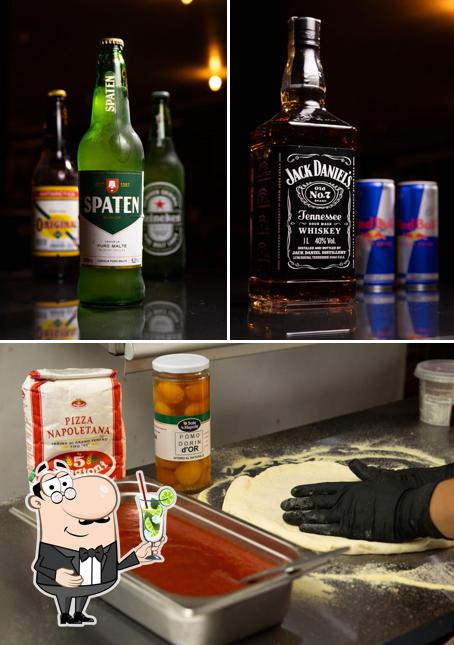 Desfrute de um drinque no FERPA PIZZARIA