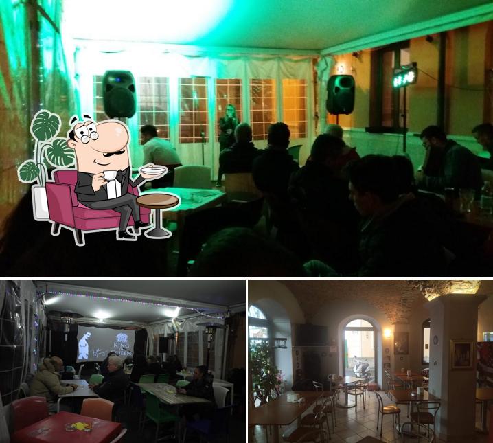 Siediti a un tavolo di Bar Bon Caffè al N.11