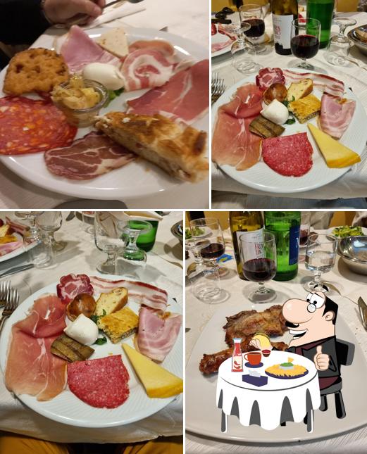 Piatto di formaggi al Ristorante Pizzeria Il Picchio Rosso Di Di Nunzio Antonietta E C. S.N.C