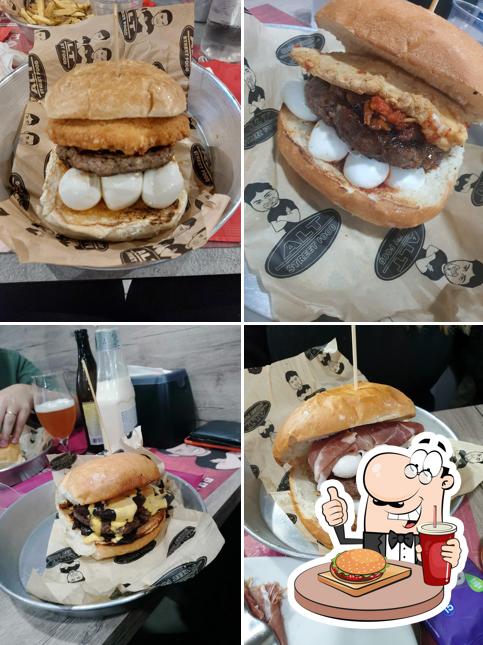 Prova uno dei tipi di hamburger proposti a Alt Street Food F.lli Iodice