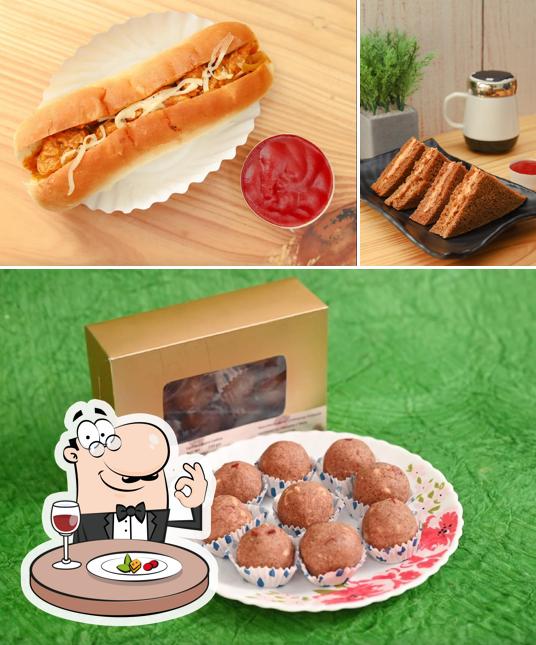 Food at Desserts n' More