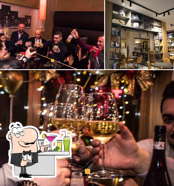 La bancone da bar e interni del ristorante