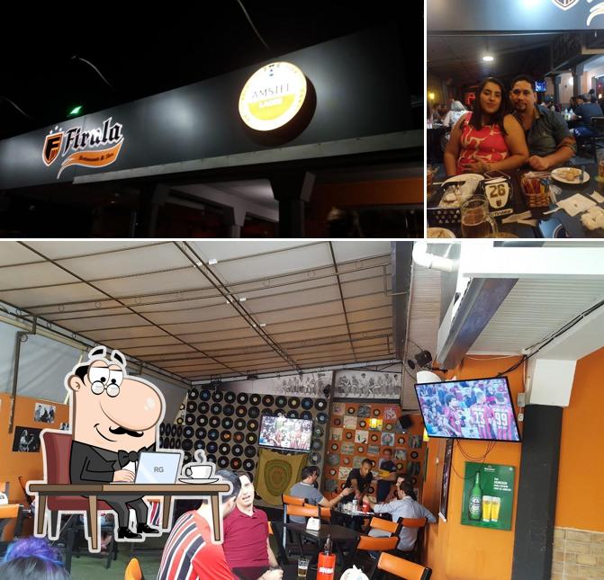 O interior do Firula Bar