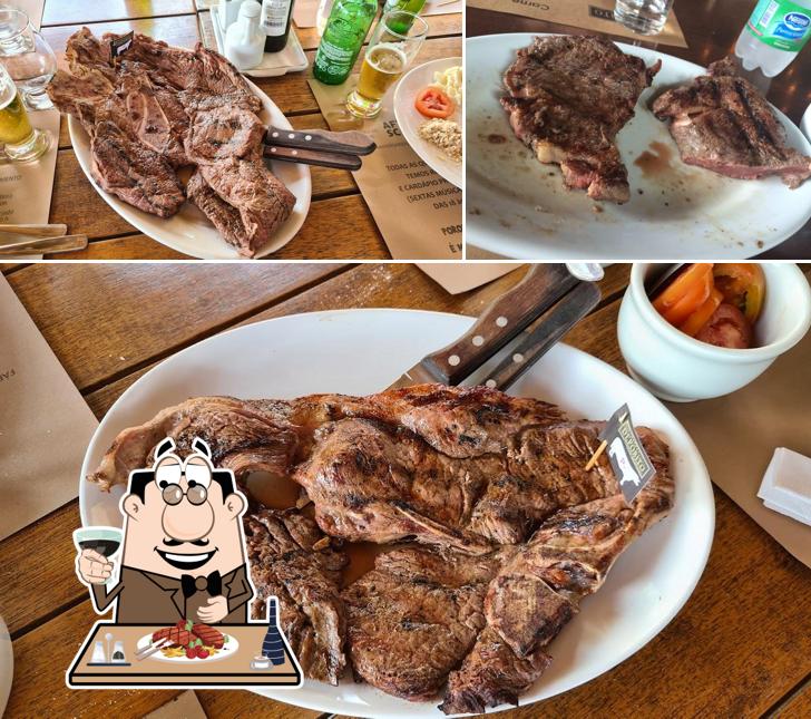 Peça refeições de carne no Espaço Depósito