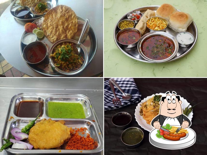 Food at S KUMAR WADEWALE