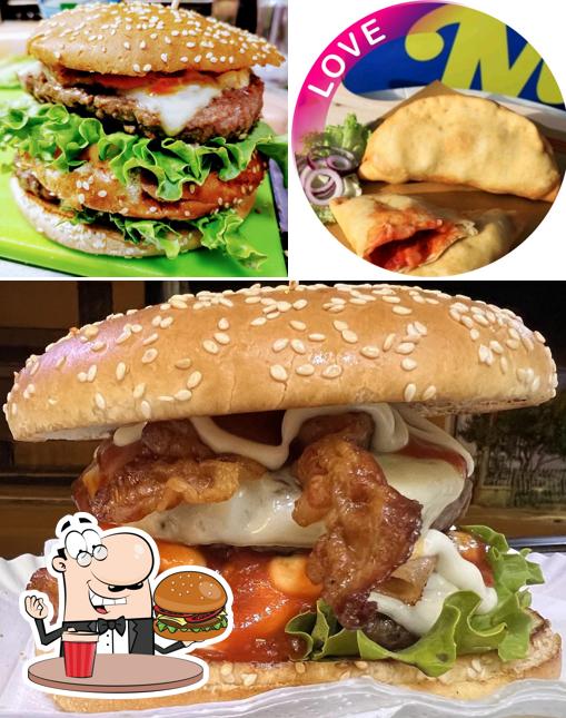 Prenditi un hamburger a Street Food da Mengo