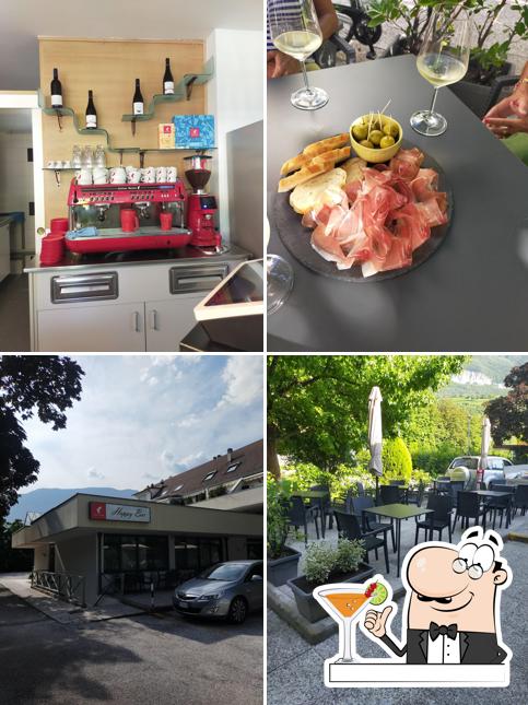 Dai un’occhiata alla foto che raffigura la bevanda e esterno di Happy Bar di Tait Martina