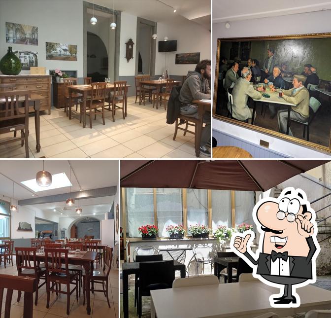 Siediti a un tavolo di il Circolo