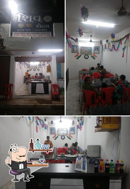 The interior of Shiv Hotel - Chapdi Undiyon Shop