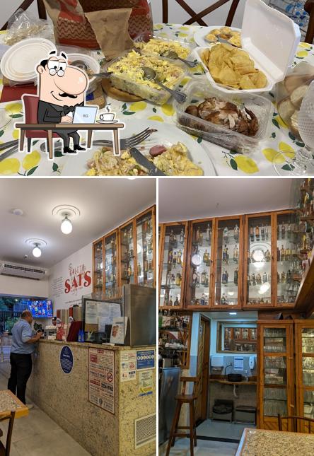 A ilustração a Galeto Sat’s Barra da Tijuca’s interior e comida