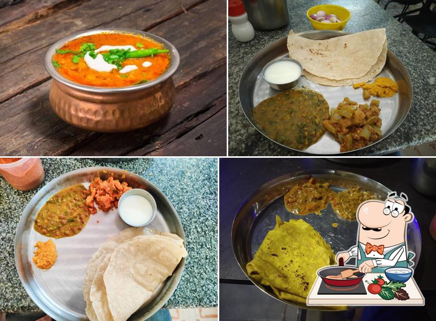 Chicken curry at Basaveshwara Khanavali
