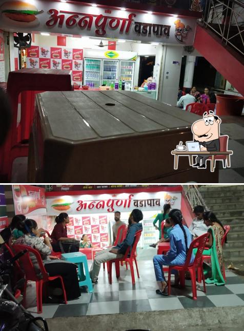 Check out how Annapurna Vadapav looks inside