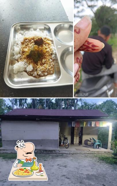 The photo of food and exterior at Indira Canteen BBMP Iblur