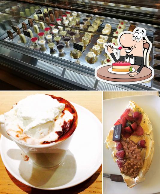 Cremeria Opera Lucca "Sant'Anna" - Gelateria Artigianale, Bar, Pasticceria offre un'ampia selezione di dessert