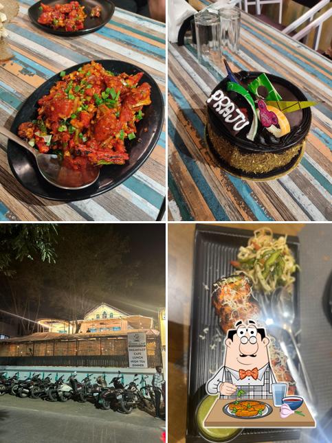 Chicken wings at Green Leaf Restaurant & Cafe