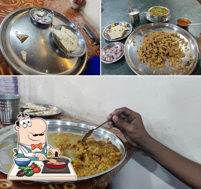 Chicken curry at Hanumanji Dal Bati