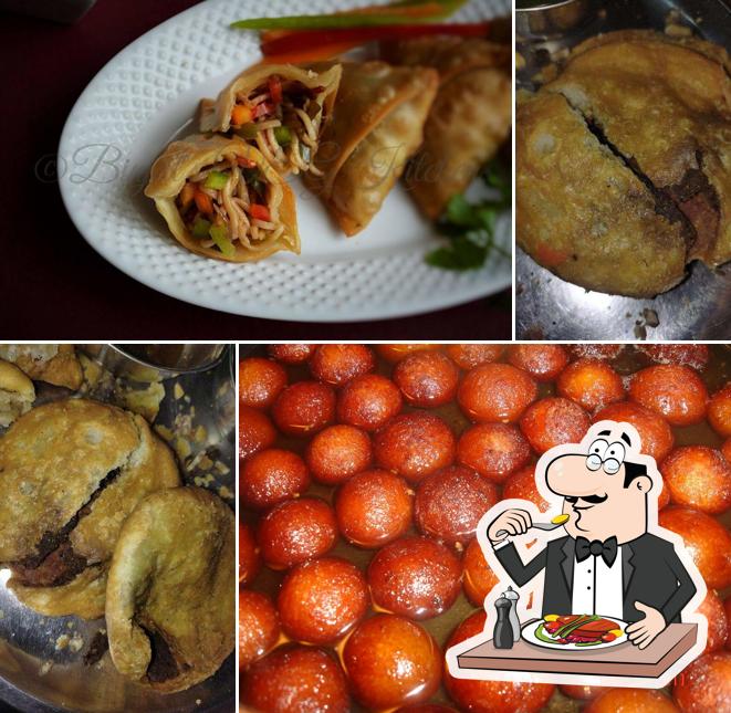 Food at Samosa0512