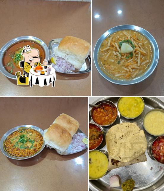 Food at Khavaiyya Restaurant