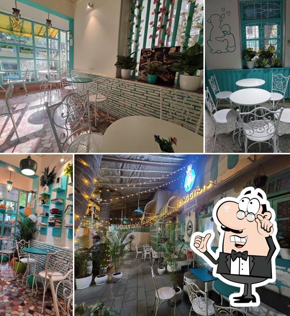 The interior of CAFE FLYING GYPSY'S