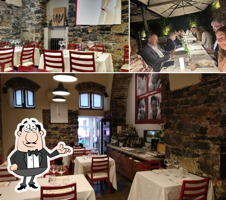 Dai un'occhiata agli interni di Osteria della Corte