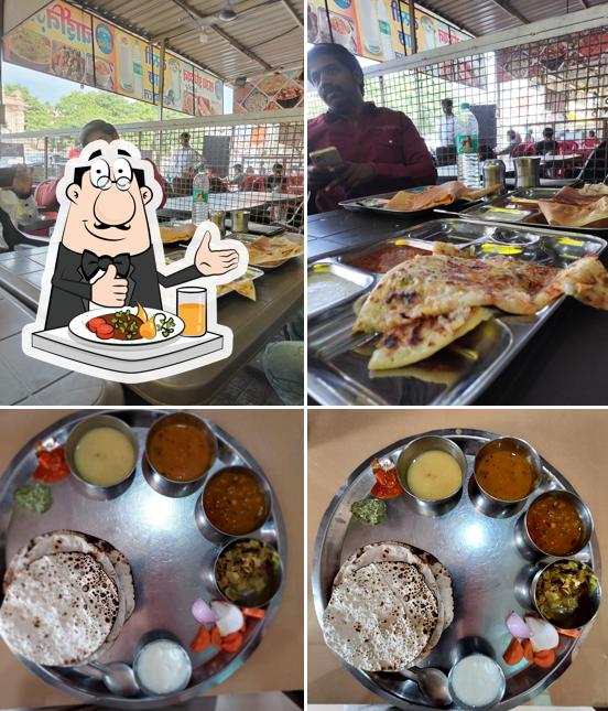 Food at होटल प्रभात शुद्ध शाकाहारी खाना