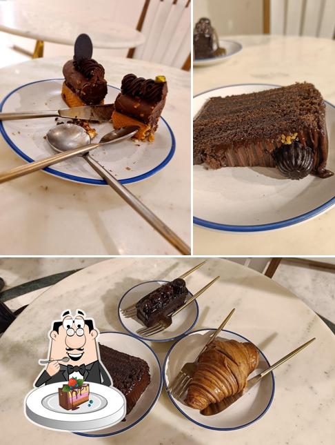 Chocolate cake at Cafe Le Pondichéry