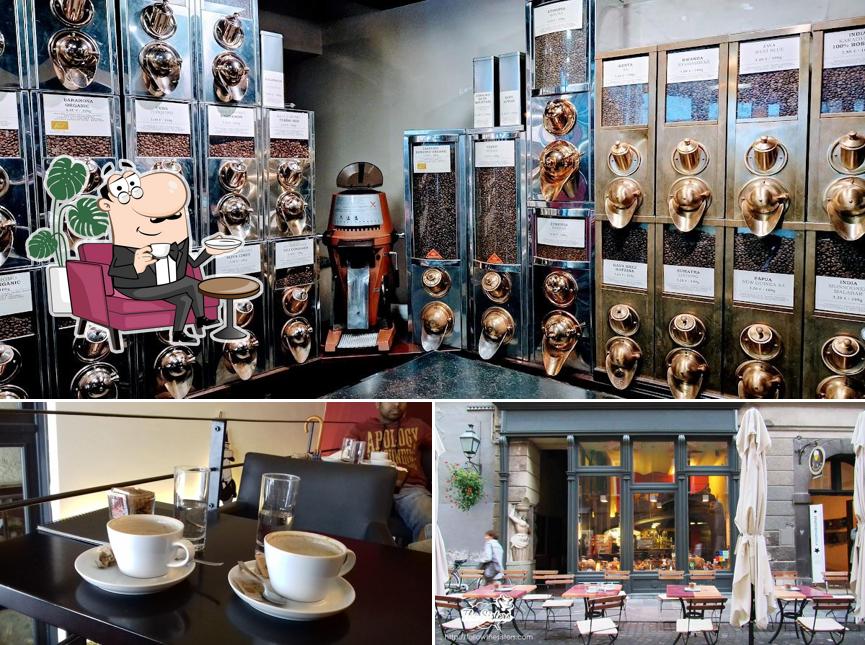 Dai un'occhiata agli interni di Cafetino