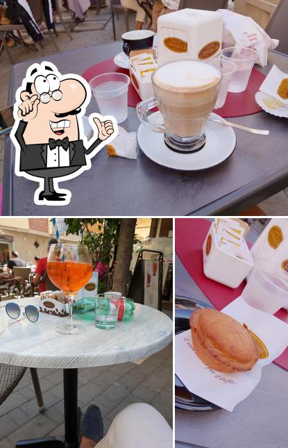 Caffetteria 57 si caratterizza per la interni e cibo