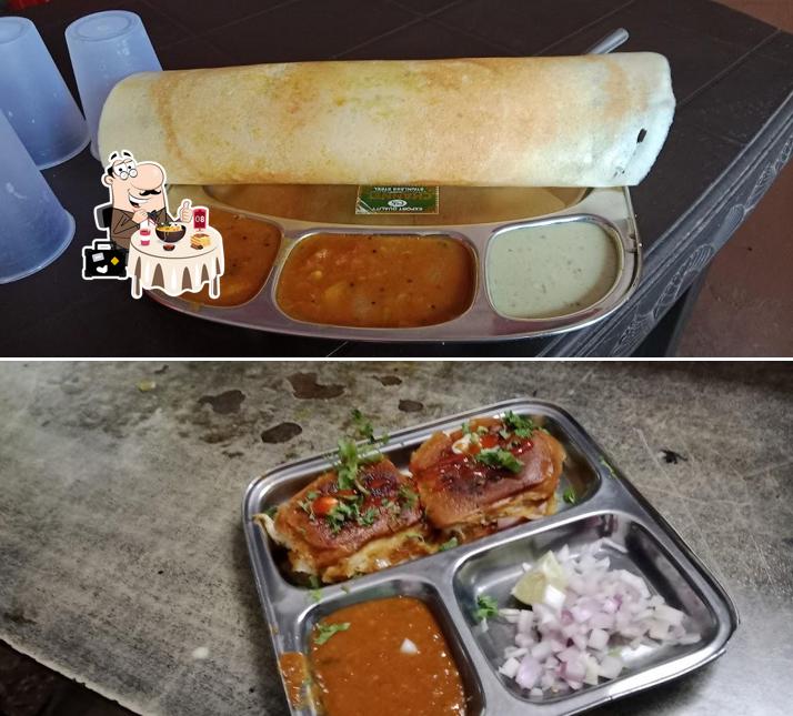 Food at Santosh Pavbhaji Pulav Center