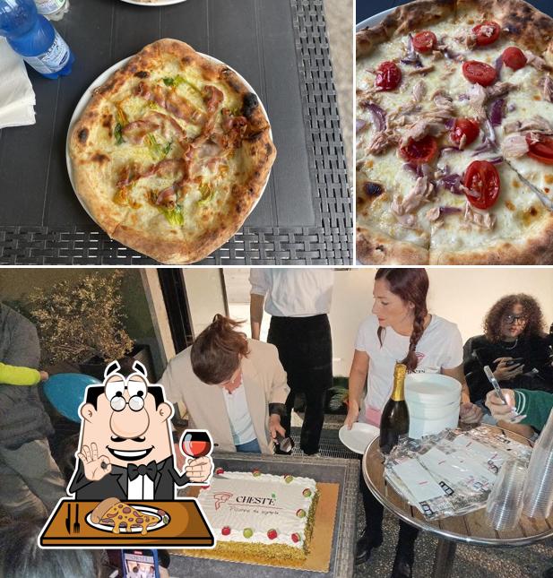 Scegli una pizza a Pizzeria Chest'è