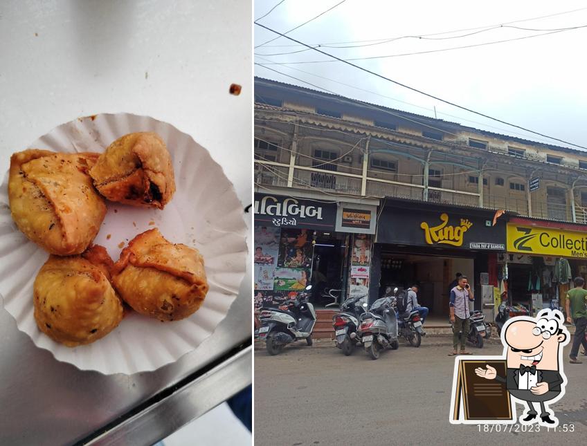 The exterior of King Vadapav & Samosa