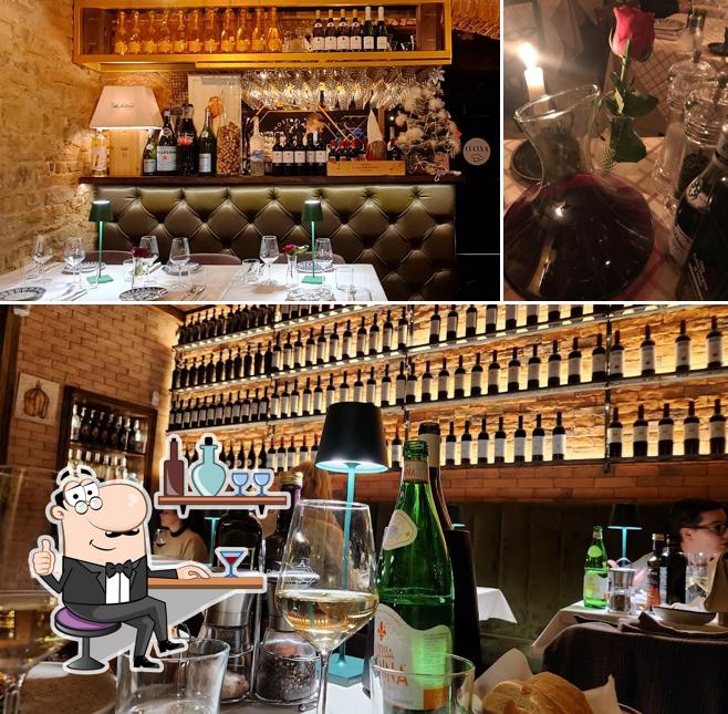 Questa è la foto che mostra la interni e alcol di Ristorante Hostaria Il Desco