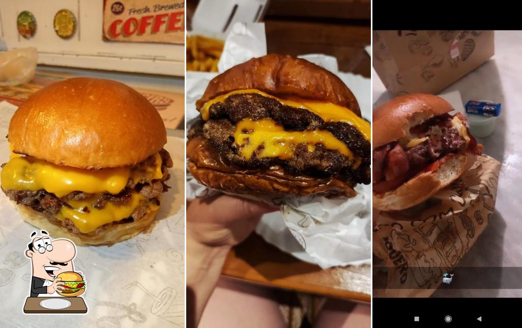 Deguste um dos hambúrgueres disponíveis no Na brasa burger jhou