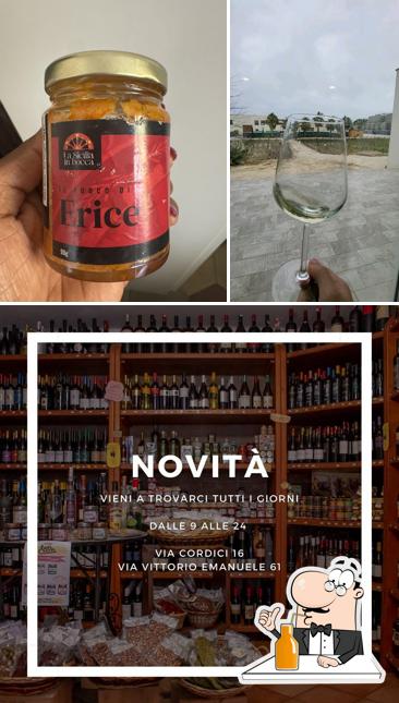 Goditi qualcosa da bere a La Sicilia in Bocca