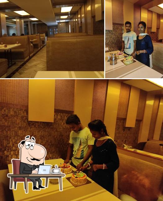 Check out how JMR Flavours looks inside