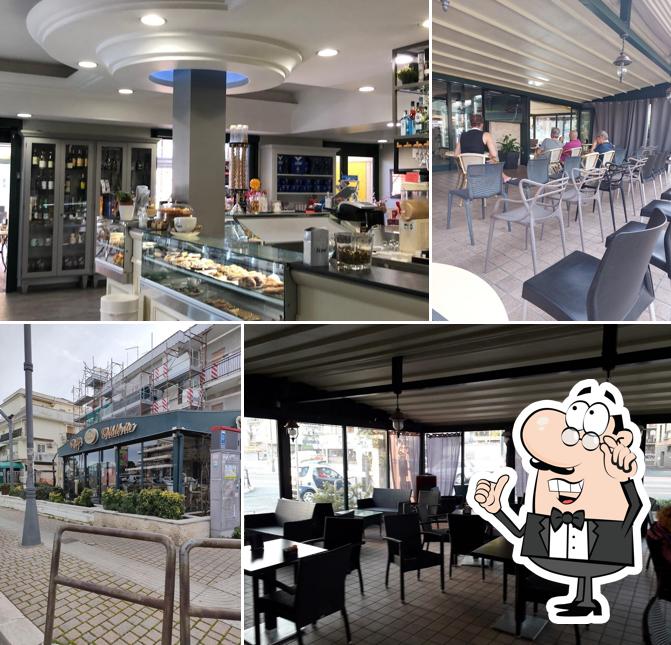 Siediti a un tavolo di Bar Delfini