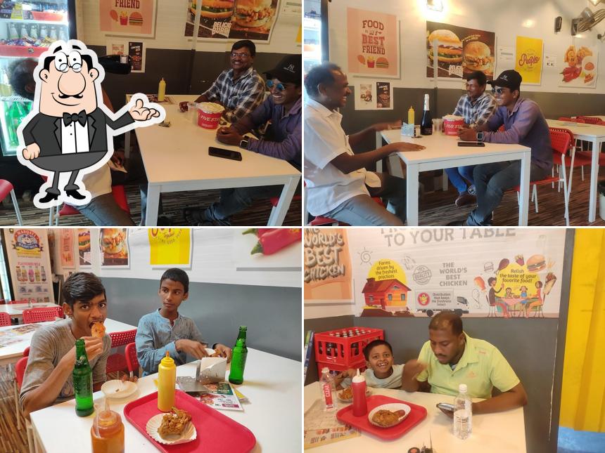 FIVE STAR Food Court Haliya