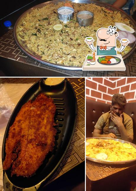 Food at Khaidi Mandi