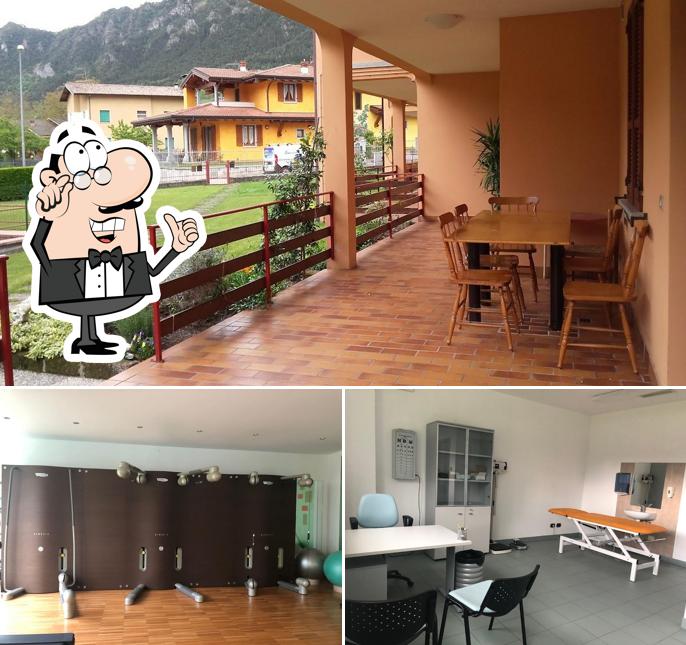 Siediti a un tavolo di Centro Sportivo Idrogym