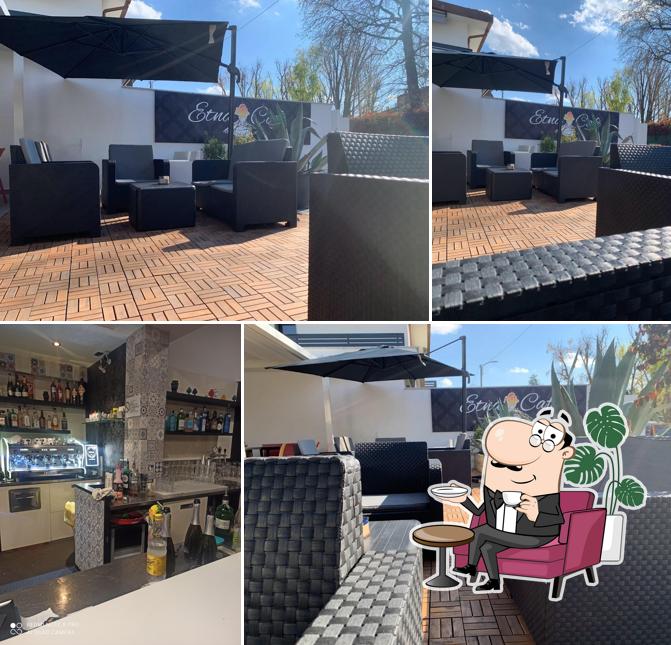 Gli interni di Etna Cafè